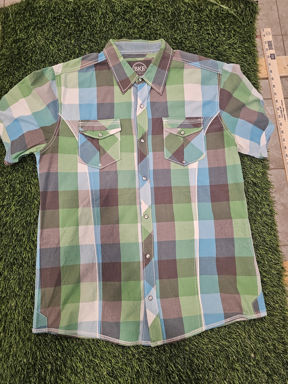 BKE Men’s Short-Sleeve Plaid Button-Down Shirt in Green & Blue